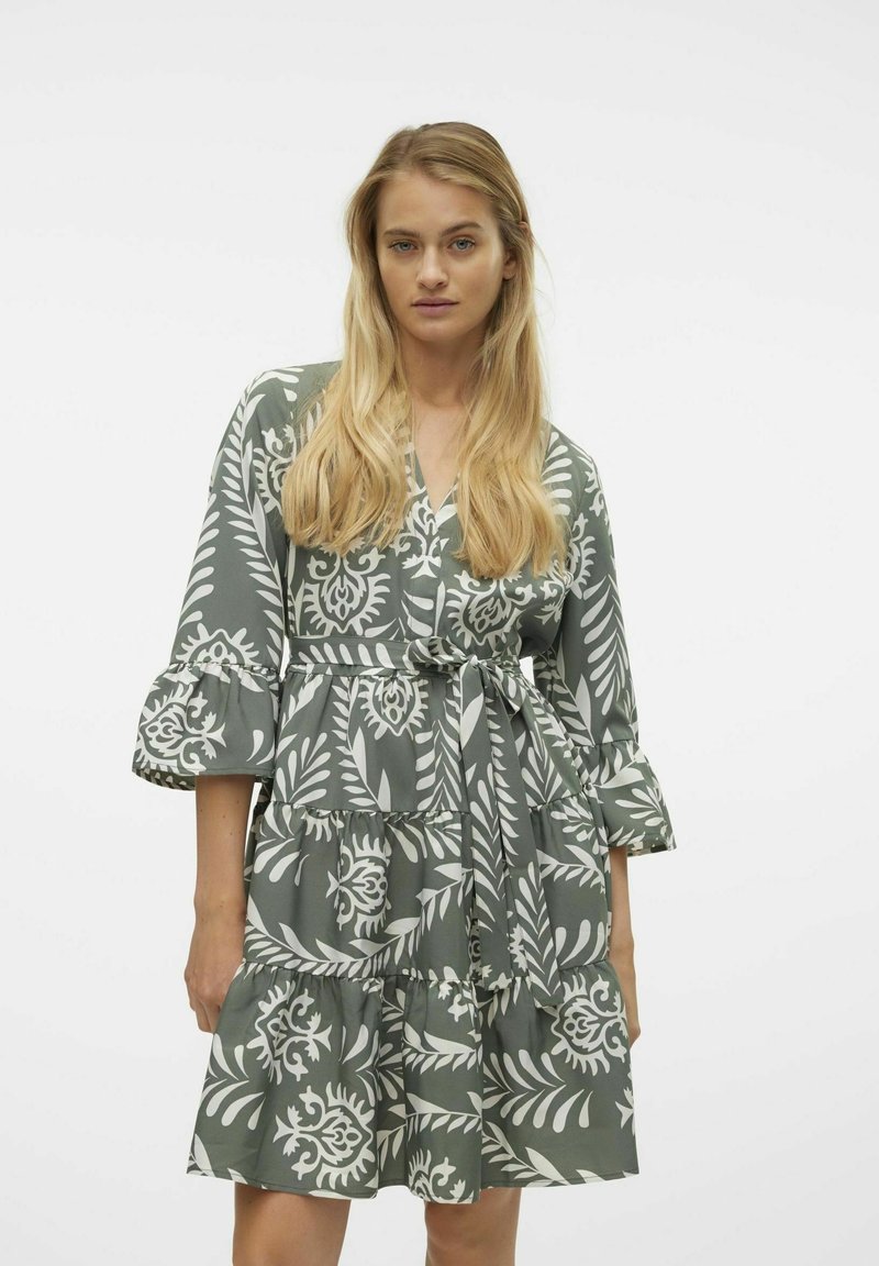 Vero Moda ZERA  - Dnevna haljina - laurel wreath