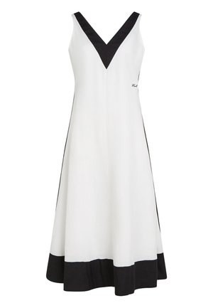 Αμάνικο λευκό φόρεμα με μαύρο V-λαιμόκοψη, μαύρο περιθώριο στο τελείωμα και εφαρμοστή γραμμή A-γραμμή.