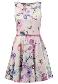 Robe sans manches longueur genou avec imprimé floral rose, violet et vert, et une fine ceinture rose à la taille.