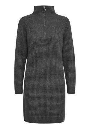 Pilkos megztos suknelės su aukštu apykakle, pusiau užtrauktuku, ilgomis rankovėmis ir tekstūruotu raštu. Šonai baigiasi virš kelių.