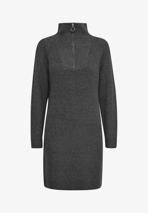 Grijze gebreide jurk met een hoge kraag, helft-ritssluiting, lange mouwen en een gestructureerd patroon. De zoom valt boven de knie.