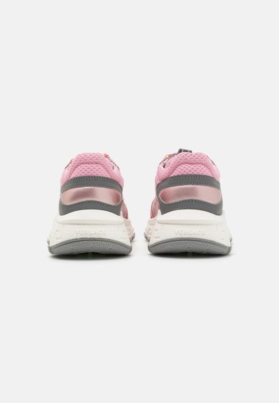 Versace TRIGRECA UNISEX - Sneakers basse - rosa/argento