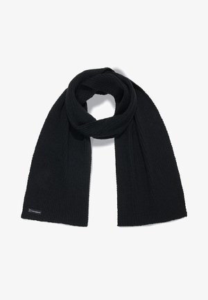 Czarny, prążkowany szalik dziany o miękkiej fakturze, z płaskim krojem i małą metką marki wszytą na jednym końcu.