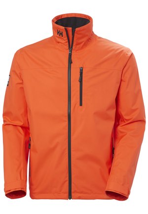Chaqueta impermeable naranja con un alto cuello, cierre con cremallera en la parte delantera y un bolsillo en el pecho. Presenta acentos en negro contrastante y una textura suave.