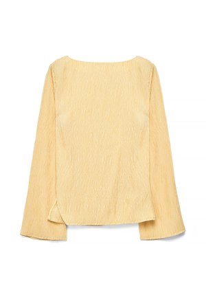 Dlhá rukávová blúzka svetložltej farby s textúrou, s lodičkovým výstrihom a mierne rozšírenými manžetami, položená na bielom pozadí.