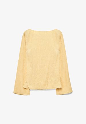 Blusa a maniche lunghe gialla chiaro con trama, scollo a barca e polsini leggermente svasati, distesa su sfondo bianco.