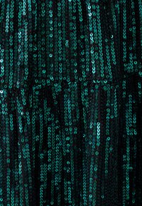 TUSSAH ISSY MINI - Kokteilikleit/peokleit - emerald sequin
