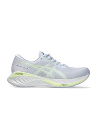 Chaussure de course gris clair avec dessus en mesh, accents jaune néon, bout arrondi et semelle intercalaire blanche épaisse avec les marques "FF Blast+" et "PureGEL".