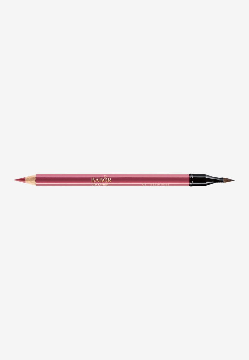 Lápiz de perfilador de labios en diseño rosa, con una punta afilada y un aplicador de brocha fina en el extremo opuesto. Marca visible en texto dorado.