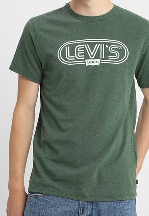 Groene katoenen t-shirt met een wit "LEVI'S" logo. Korte mouwen, ronde hals, relaxed fit en minimalistisch ontwerp.