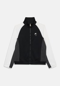 Jacket da Nike com fecho à frente, gola alta, corpo preto com mangas brancas e cinzas, bolsos laterais e detalhe do logótipo no peito.