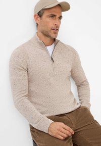 Beige Strickpullover mit Viertelreißverschluss und gesprenkelten Farben. Mit geripptem Kragen und Bündchen, strukturiertem Finish und slim fit Design.