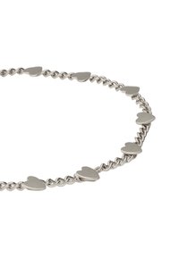 Collana in argento con maglie alternate a forma di cuore e sezioni attorcigliate, che mostra una texture liscia e una finitura lucida.