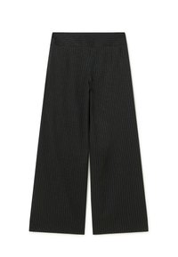 Pantalones negros de pierna ancha con rayas verticales blancas y una pretina alta y ancha, exhibidos planos sobre un fondo blanco.