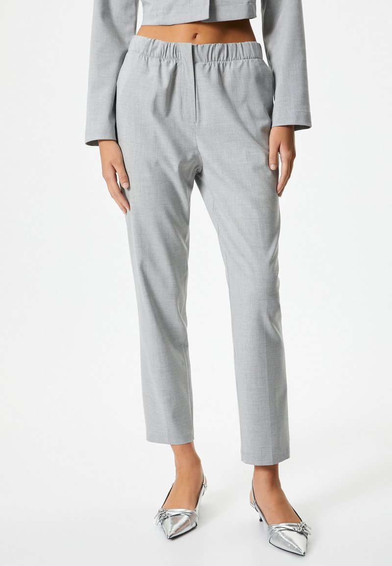 Koton HIGH RISE WAIST DETAIL - Tygbyxor - grey
