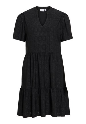 Sort kortærmet kjole med V-udskæring, tekstureret diamantmønster, indsnævret talje og lagdelt nederdel.