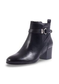 Bottine en cuir noir avec un bout pointu, un détail de sangle texturé, une quincaillerie en argent et un talon bloc. Fini lisse et design épuré.