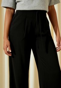 Friends Like These WIDE LEG - Kelnės - black