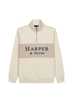 Suéter de color crema con un collar de media cremallera, que presenta una franja horizontal beige y texto en azul oscuro "HARPER & NEYER" en el centro.