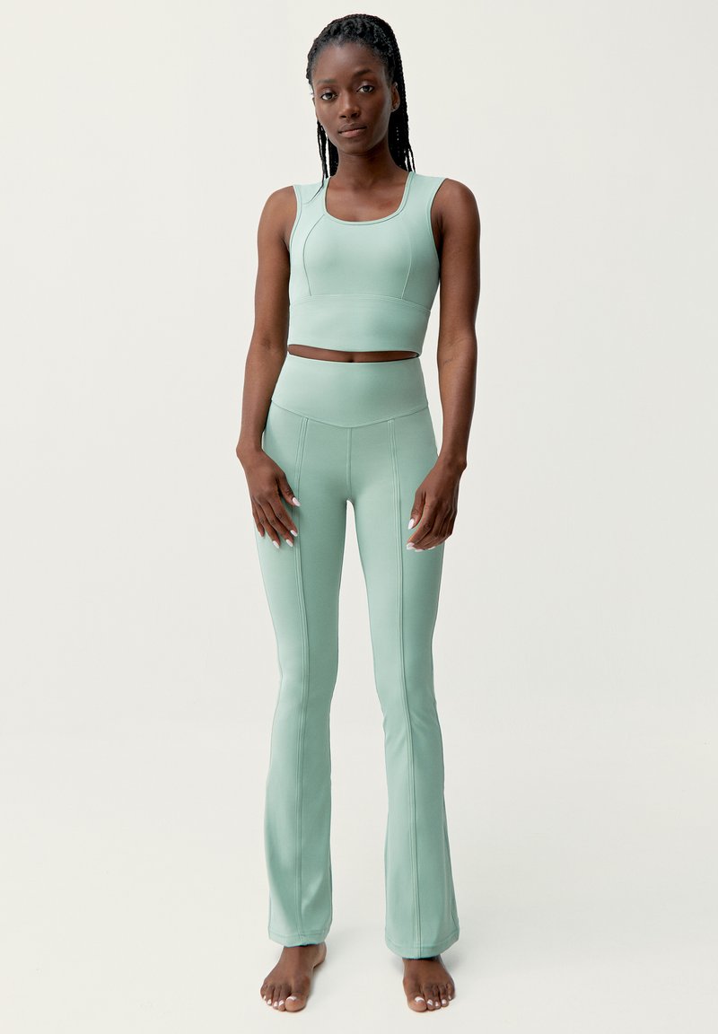 Born Living Yoga Sport-bh met high support lichtgroen