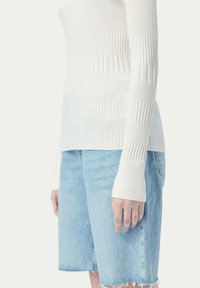 GOBI Cashmere HIGH-NECK - Strickpullover - white