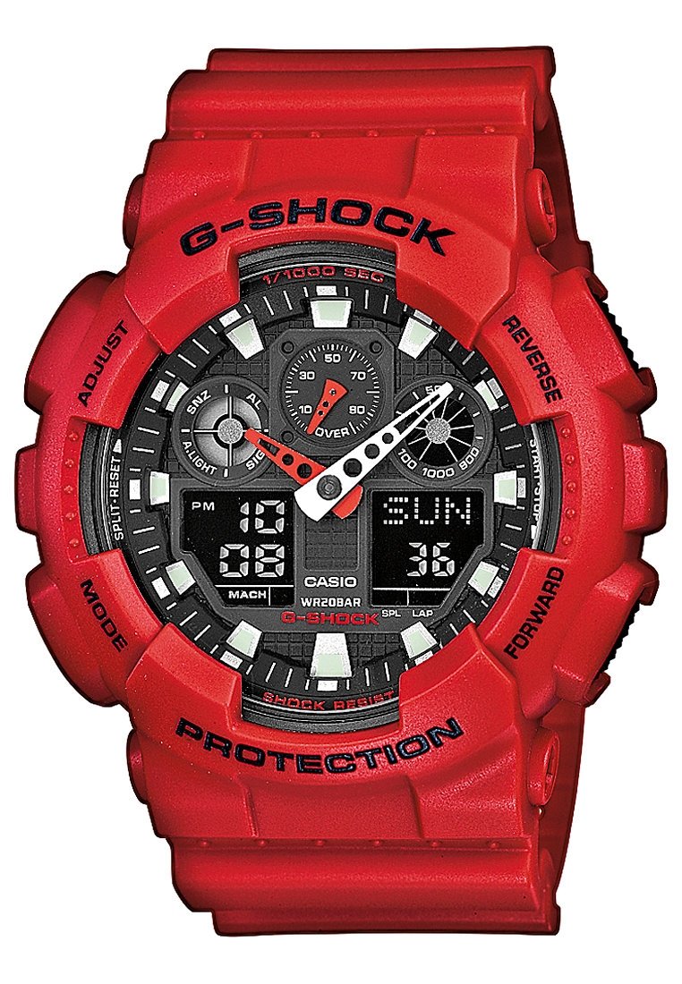 Montre G-Shock rouge avec un boîtier rond, affichage numérique et analogique, accents noirs et boutons proéminents. Les caractéristiques comprennent un bezel protecteur et de multiples fonctions.