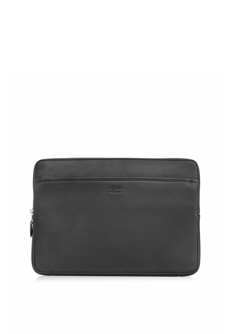 Czarna skórzana etui na laptopa o gładkiej fakturze, z zamknięciem na zamek błyskawiczny i przednią kieszenią. Posiada wypukłe logo oraz subtelne detale stębnowania.