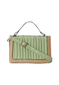 Grön plisserad handväska med tan detalj, utrustad med ett topphandtag och en avtagbar axelrem, avslutad med detaljer i guld.