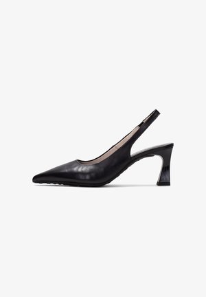 Escarpin à bride arrière en cuir noir avec bout pointu et talon bloc incurvé de hauteur moyenne.