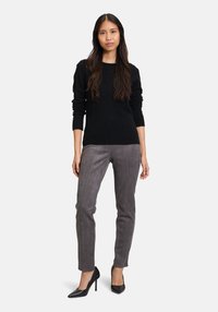 Betty Barclay MIT RUNDHALSAUSSCHNITT - Strickpullover - schwarz