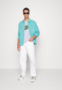 Weekday GALAXY LOOSE STRAIGHT UNISEX - Calças de ganga folgadas - white