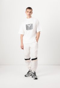 Thumbnail Image 4