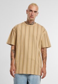 Urban Classics Print T-shirt - unionbeige white black