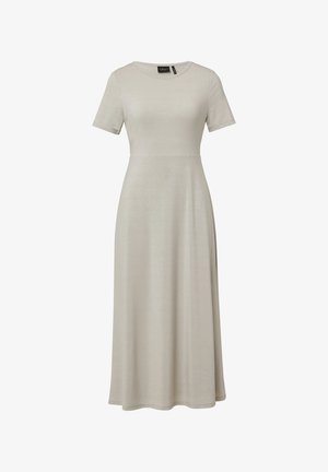 Jasnoszara sukienka z krótkim rękawem, uszyta z gładkiego materiału, z dopasowaną górą i zwiewną spódnicą w kształcie litery A, sięgającą do połowy łydki.