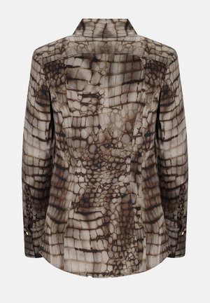 Camicia a maniche lunghe con motivo astratto di pelle di rettile marrone e beige, polsini con bottoni e colletto appuntito, vista da dietro.