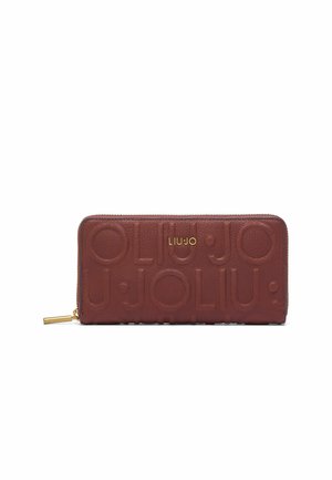 Portafoglio rettangolare marrone con zip su tutto il perimetro, con grandi lettere in rilievo e piccolo logo dorato LIU JO al centro davanti.