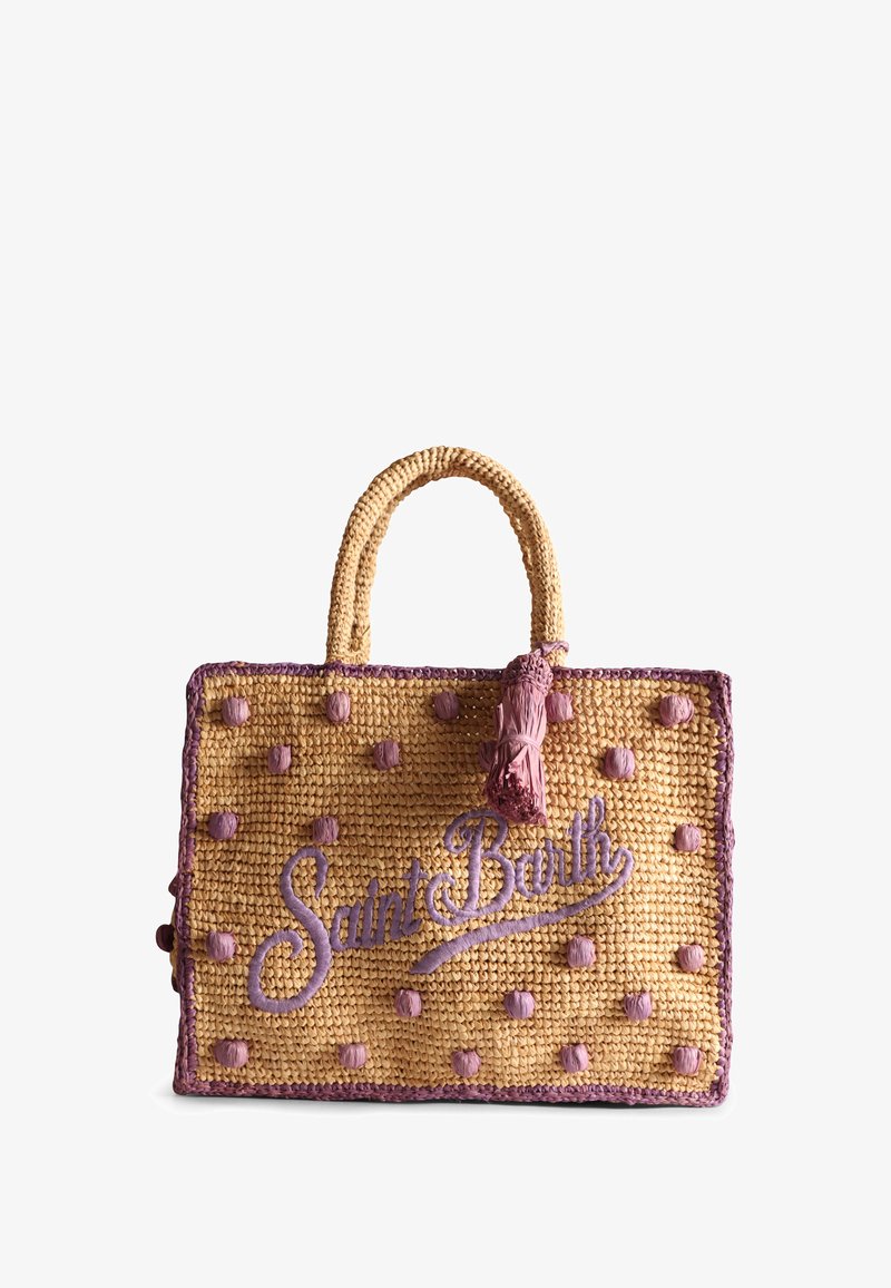 Sac en paille tissée aux couleurs naturelles et lavande, présentant une texture à pois, une broderie "Saint Barth" et un accent de pompon sur la poignée.