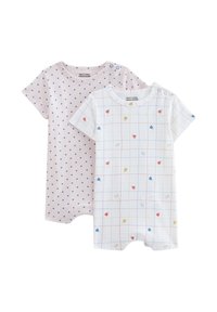 Deux combinaisons à manches courtes en coton doux. L'une est rose clair avec des cœurs bleus ; l'autre est blanche avec un motif à carreaux et des formes colorées.