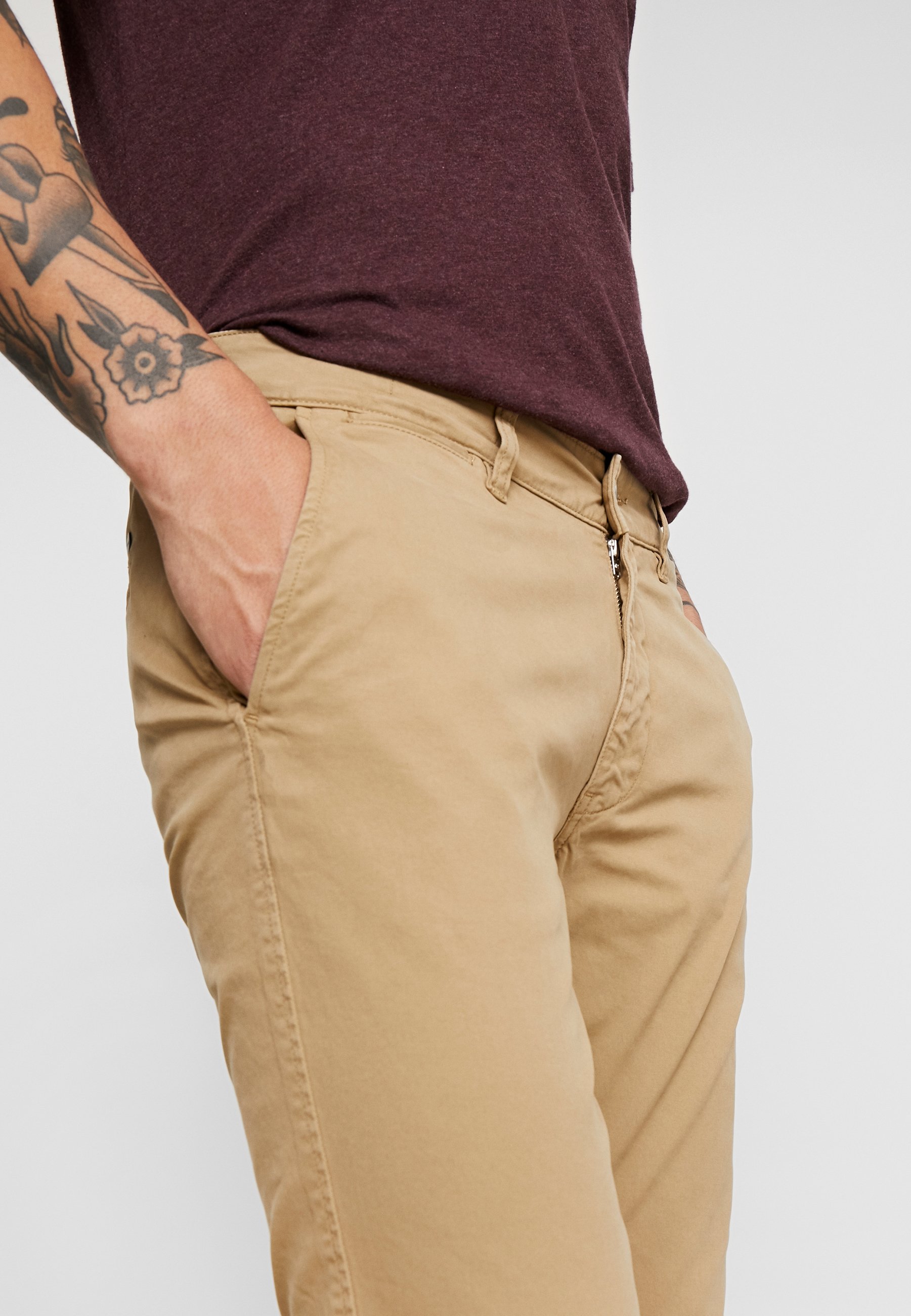 NN07 MARCO Chinos khaki Zalando.no Beige Karl Bukser NN07 Chinos - Herreklær er billig