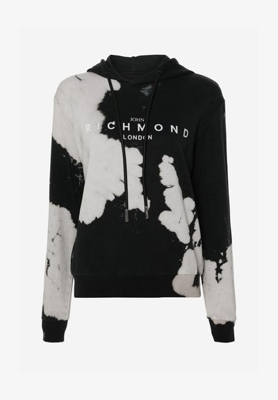 Felpa con cappuccio bianca e nera caratterizzata da un motivo tie-dye, con lacci e logo frontale "John Richmond London". Il tessuto sembra morbido.