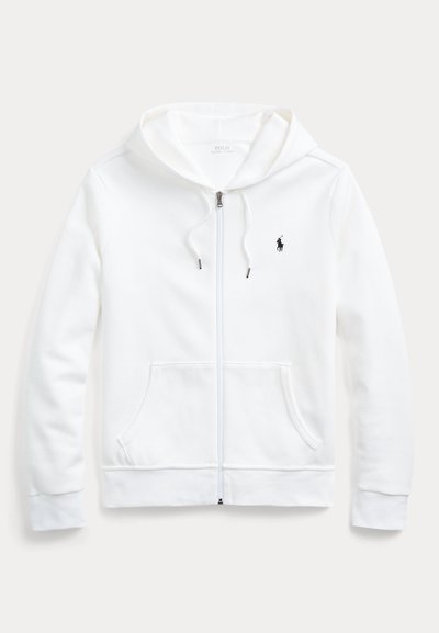 Balta kapuce ar rāvējslēdzi, ar aukliņu, priekšējiem kabatām un mazu melnu logotipu kreisajā krūtī. Mīksts audums un brīvs piegriezums.