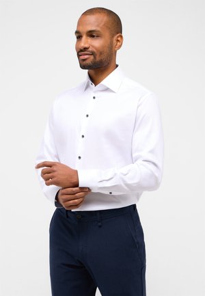 MODERN FIT - Shirt - weiß