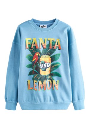 Felpa azzurro chiaro con lattina di Fanta Lemon, grandi foglie verdi e una grafica colorata di un pappagallo sul davanti.