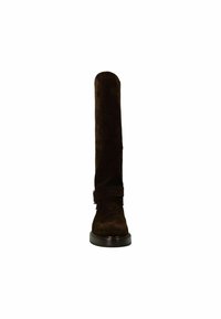 Botte en daim marron hautes jusqu'au genou avec une semelle plate et un détail de sangle sur le côté, présentant une texture lisse et une forme cylindrique haute.