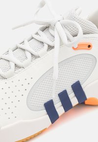 adidas Performance D.O.N. ISSUE 5 - Zapatillas de baloncesto - core white/victory blue/crystal white