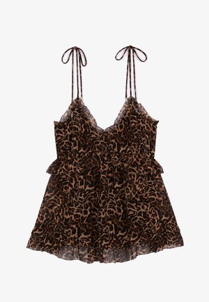 Ärmelloses Kleid mit Leopardenmuster, dünnen Bindeträgern, Rüschenausschnitt und -saum, geschichteter Detail an der Taille, auf weißem Hintergrund.
