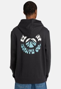 Felpa nera con cappuccio che presenta una grande grafica bianca e blu sul retro con immagini di montagne e il testo "SKATE CO". Tessuto morbido e vestibilità rilassata.