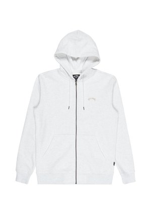 Sudadera con cremallera de color gris claro, hecha de un tejido suave. Presenta un bolsillo frontal, capucha ajustable con cordón y un pequeño logotipo en el pecho.