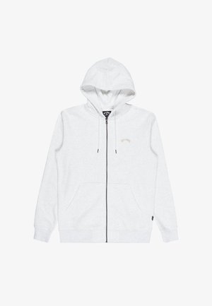 Světle šedá zipová mikina vyrobená z měkké tkaniny. Obsahuje přední kapsu, stahovací kapuci a malé logo na hrudi.