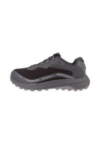Szare buty sportowe z siateczkową i syntetyczną cholewką, teksturowan�ą podeszwą dla lepszej przyczepności oraz detalem logo. Posiadają wyściełany kołnierz i sznurówki.